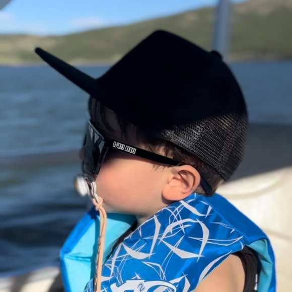 *NEW* Kids Unisex DIRTY REBEL Oversized OG Square Sunglasses - Picture 2 of 3